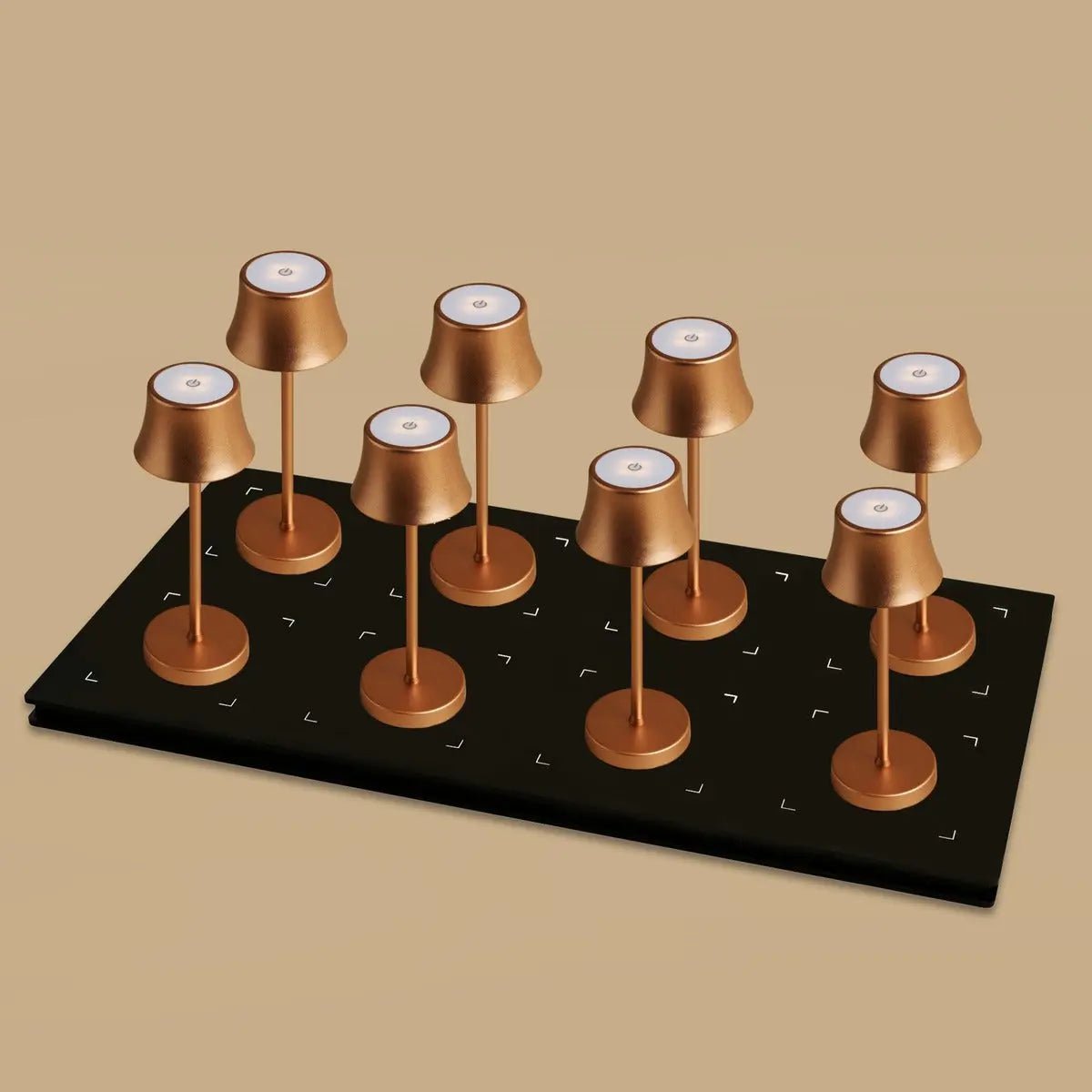 Combi Set Professional – 8 x De Pijp Mini Copper Rechargeable Table Lamps & 1 x Central Station Wireless Charging Station with Qi-Technology – Perfect for Restaurants, Hospitality &Hotels Tavellio
