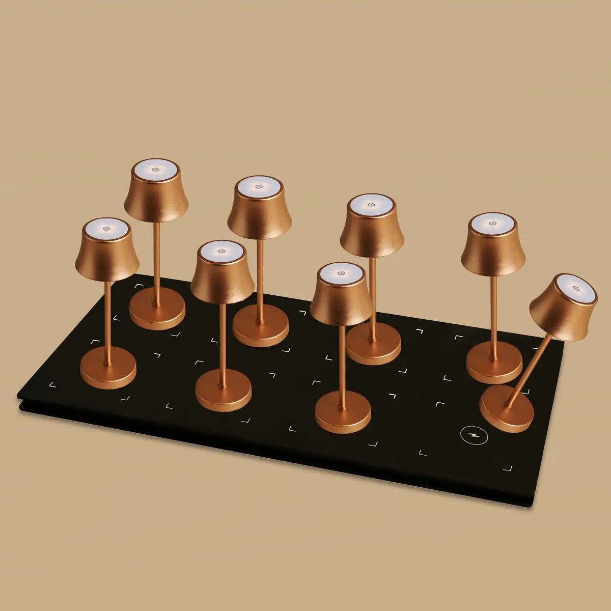 Combi Set Professional – 8 x De Pijp Mini Copper Rechargeable Table Lamps & 1 x Central Station Wireless Charging Station with Qi-Technology – Perfect for Restaurants, Hospitality &Hotels Tavellio