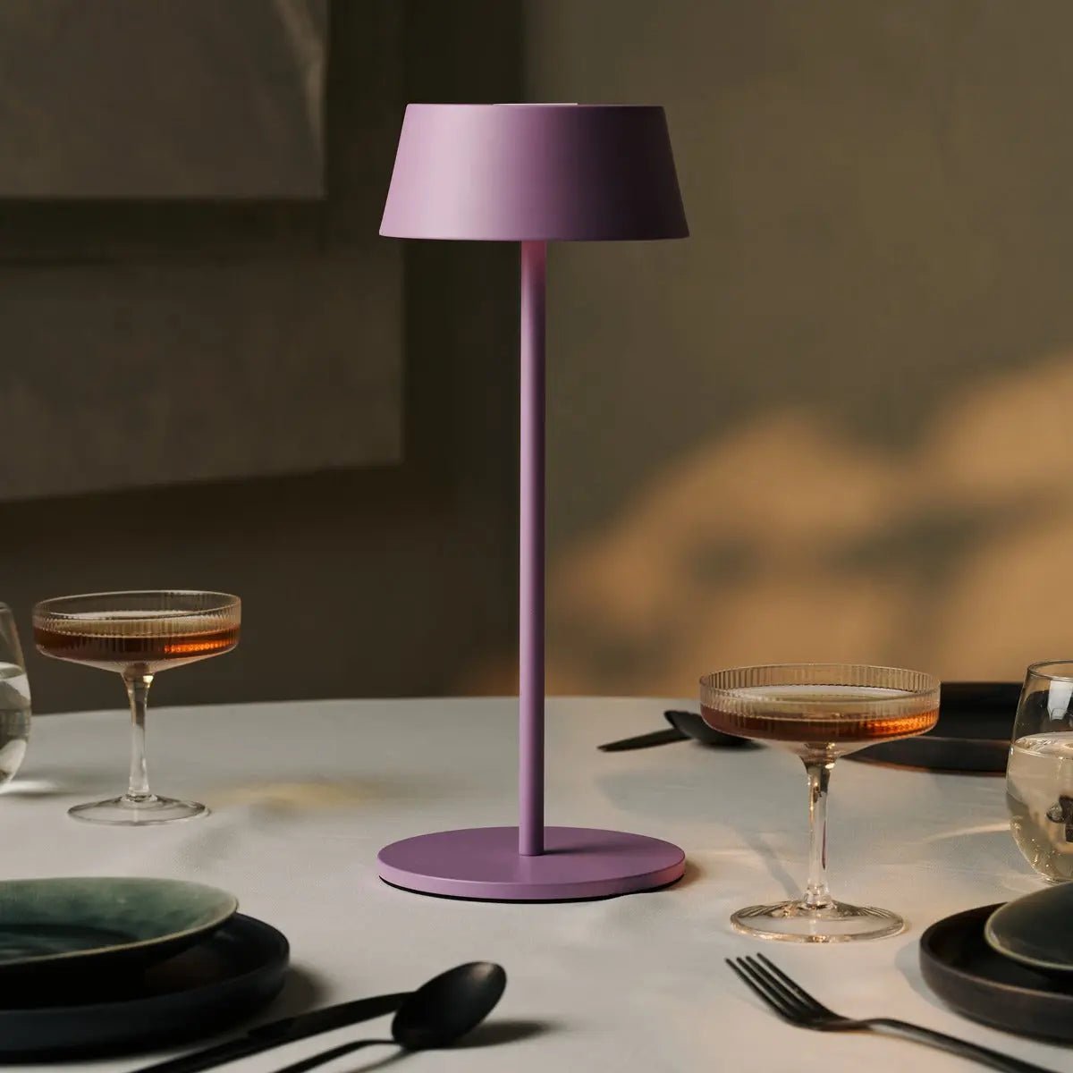 Hugo Violet Lila Rechargeable Table Lamp - Stylish, Dimmable Lamp & Cordless Tavellio