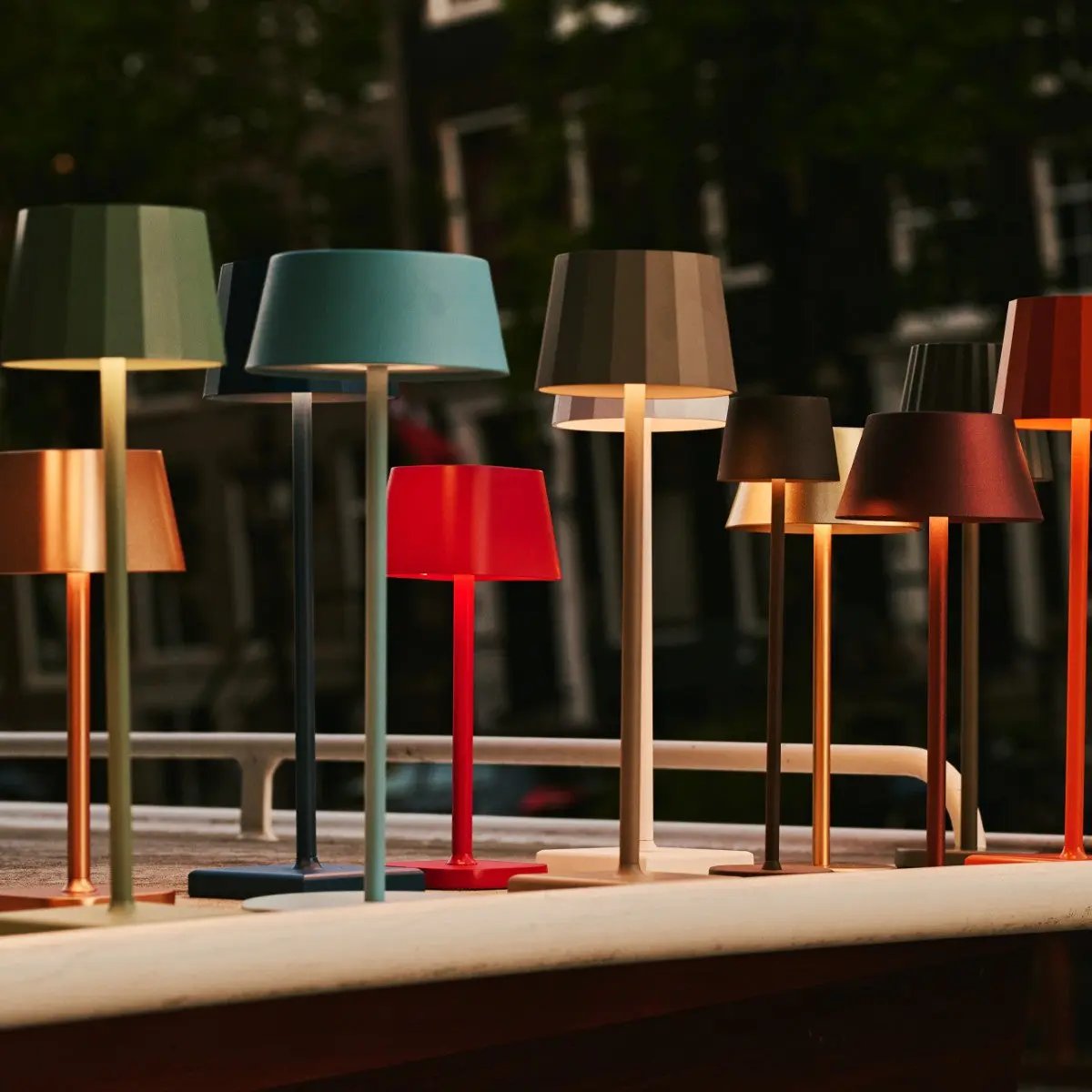 Hugo Midnight Black Rechargeable Table Lamp - Dimmable, Stylish & Cordless Tavellio
