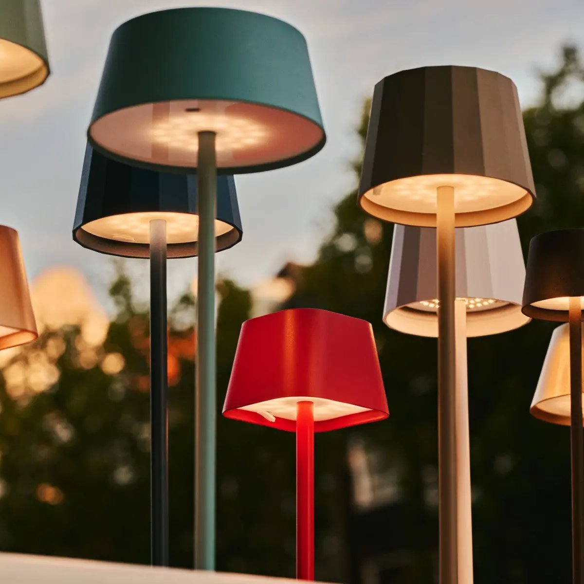 William Amsterdams Blue Rechargeable Iron Table Lamp – Dimmable, 120-Hour Battery, USB-C Tavellio
