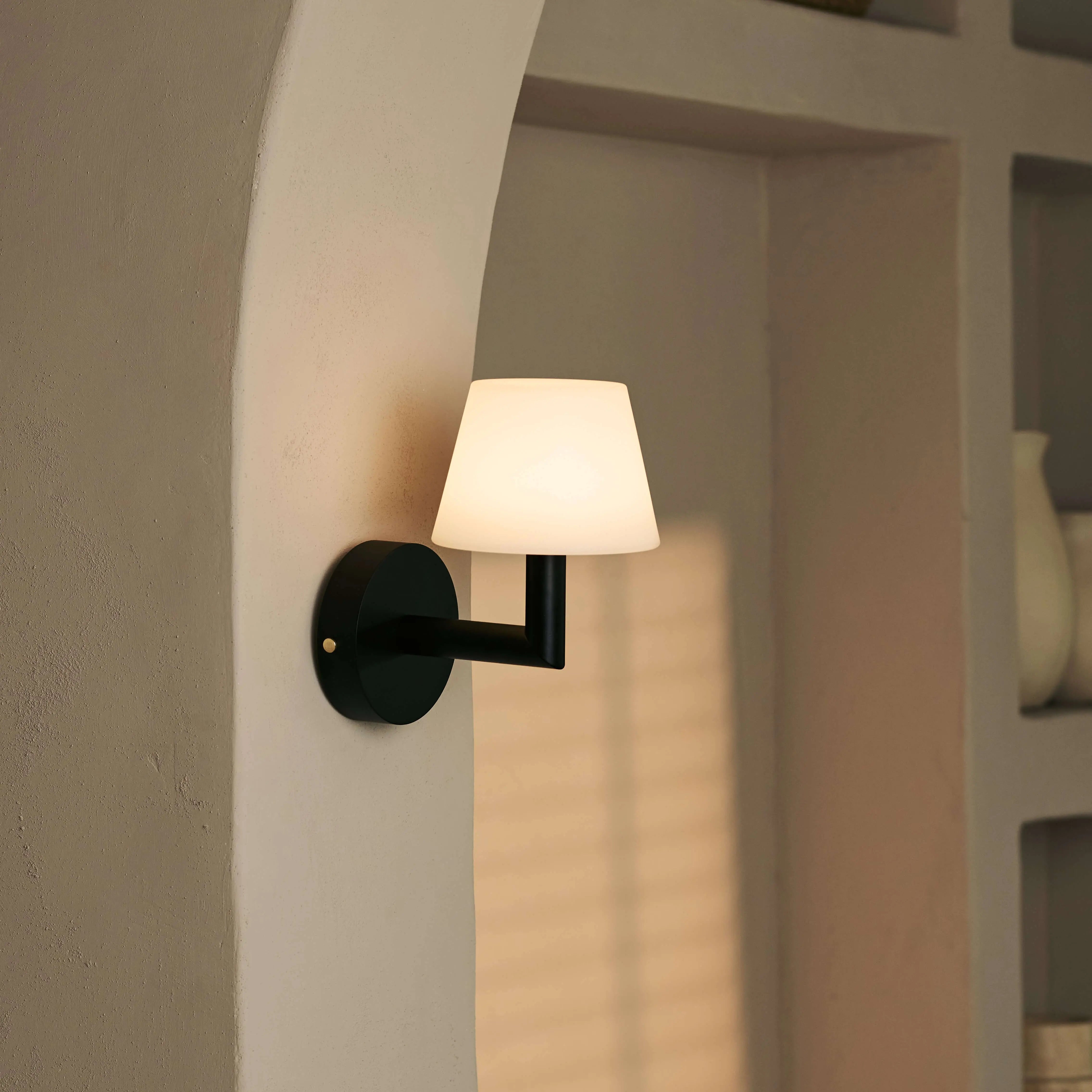 Ted Black Wooden Rechargeable Wall Lamp | Cordless & Dimmable Lighting Tavellio