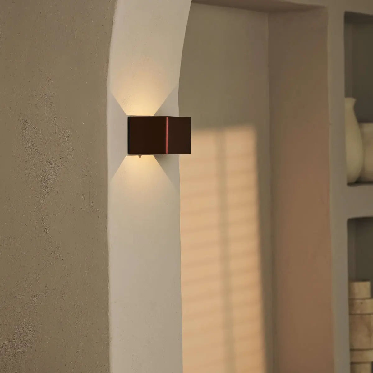 Tess Bronze Rechargeable Wall Lamp – Motion sensor, 20 Different Light Modes, Dimmable, Magnetic Suspension System Lamp & Including Remote Control