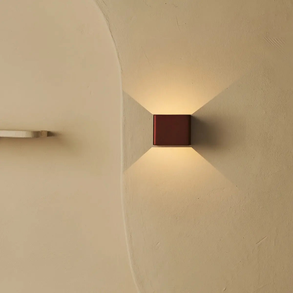 Tess Bronze Rechargeable Wall Lamp – Motion sensor, 20 Different Light Modes, Dimmable, Magnetic Suspension System Lamp & Including Remote Control