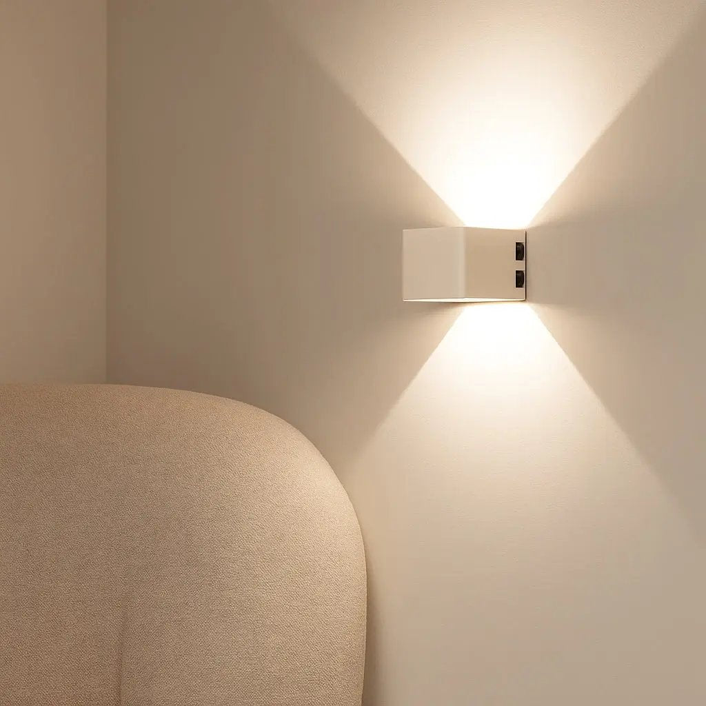 Tess Vanilla Rechargeable Wall Lamp – Motion sensor, 20 Different Light Modes, Dimmable, Magnetic Suspension System Lamp & Including Remote Control Tavellio