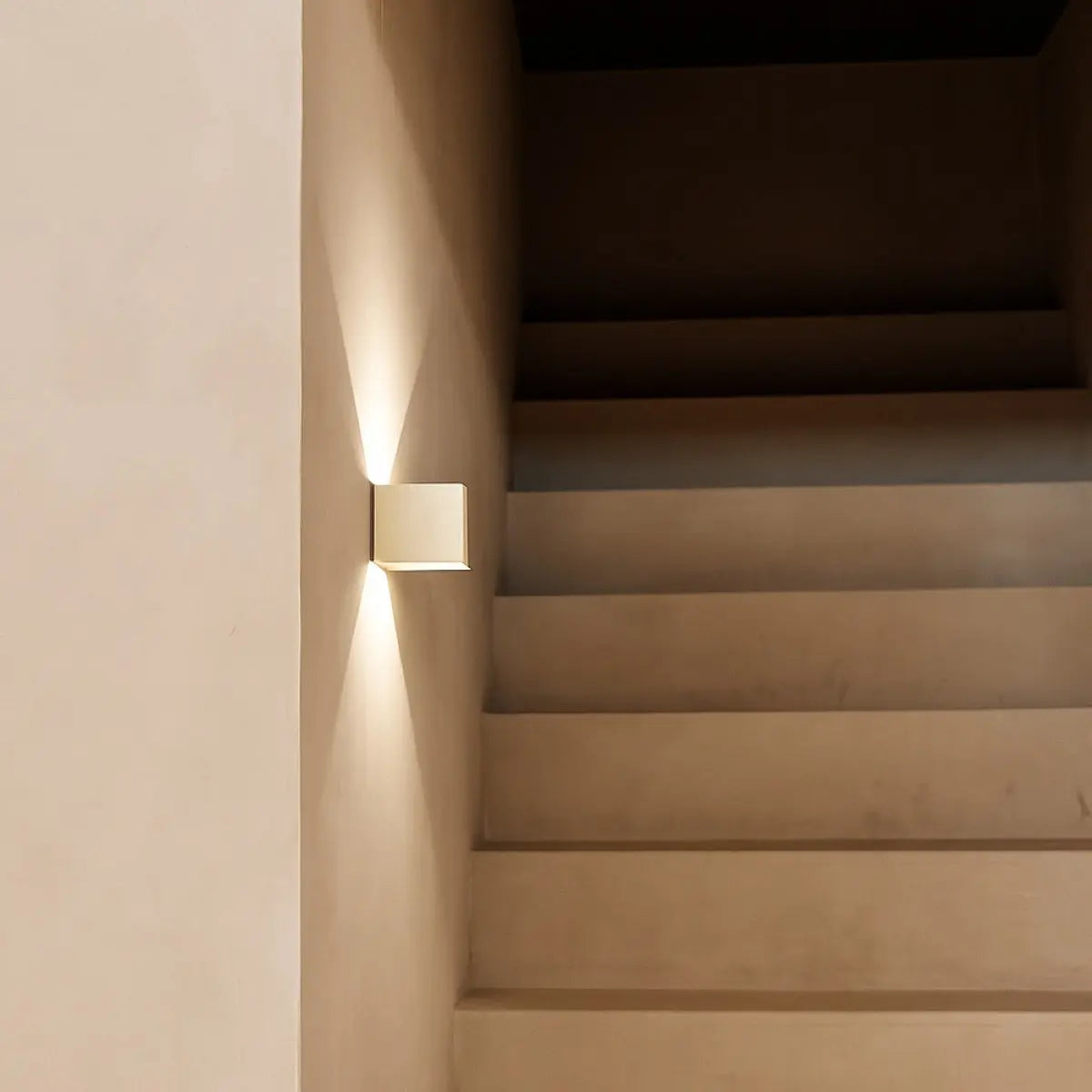 Tess Vanilla Rechargeable Wall Lamp – Motion sensor, 20 Different Light Modes, Dimmable, Magnetic Suspension System Lamp & Including Remote Control