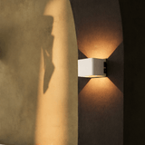 Tess Wit Draadloze Wandlamp | Bewegingssensor, 20 Lichtkeuren & Afstandsbediening