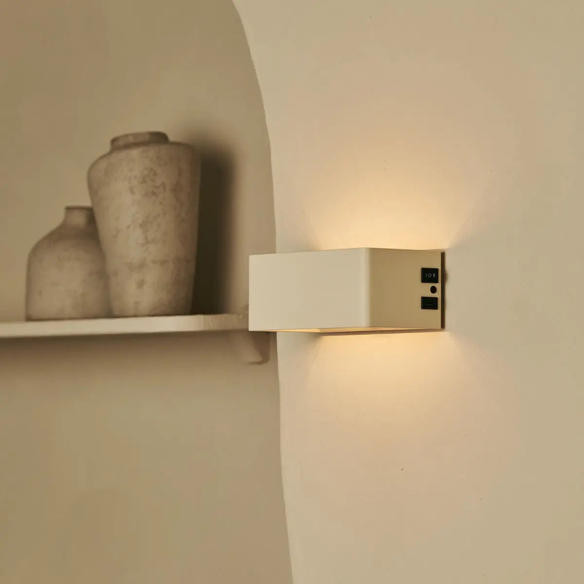 Tessa Vanilla Cordless Wall Lamp including Remote Control, 20 Light Modes, Dimmable, Magnetic Suspension System & with Motion Sensor