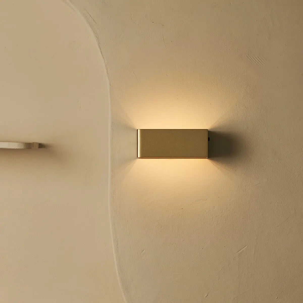 Tessa Gold Cordless Wall Lamp including Remote Control, 20 Light Modes, Dimmable, Magnetic Suspension System & with Motion Sensor