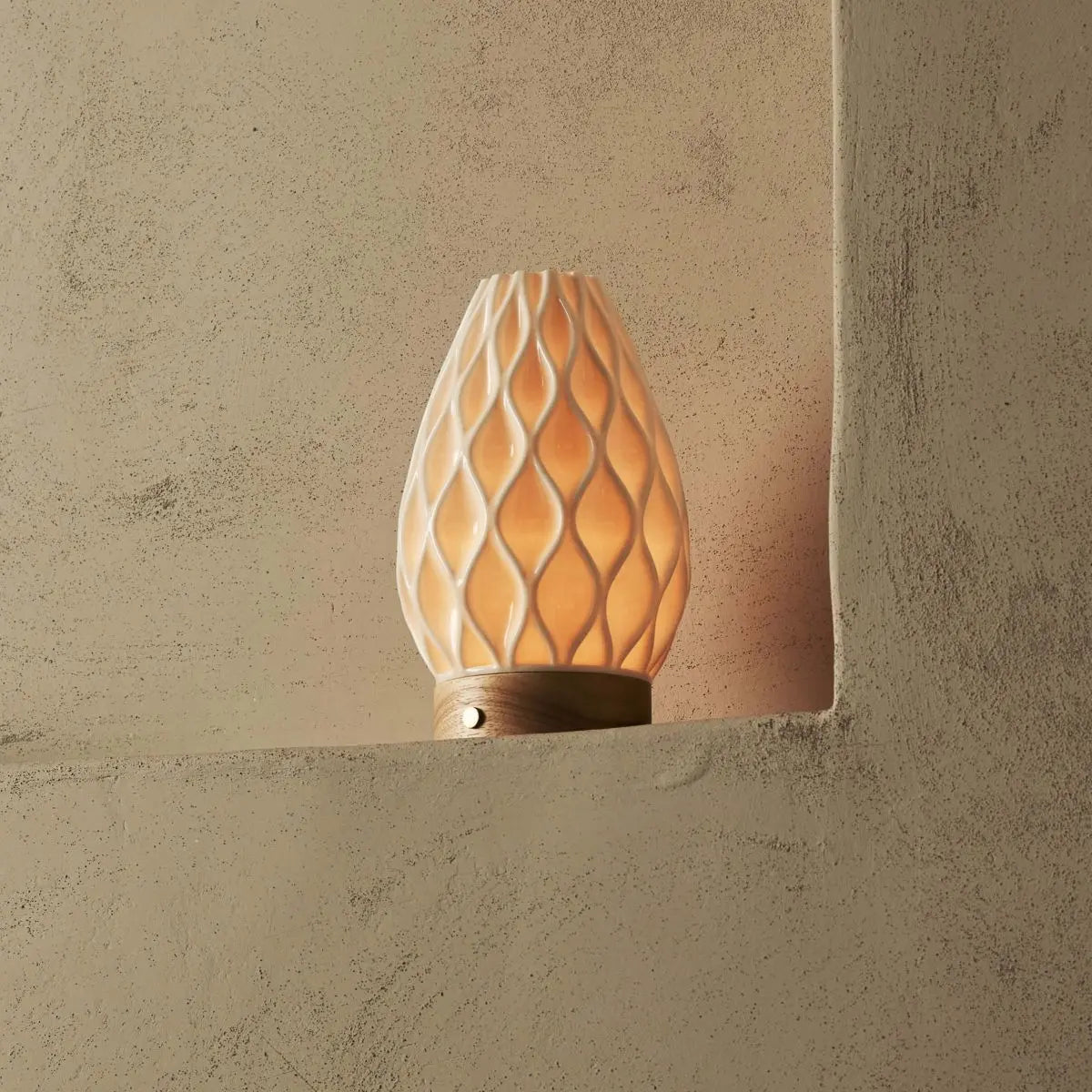 Vela Light Brown Cordless Table Lamp in 3D-Printed Porcelain – Rechargeable, Dimmable & Up to 100 Hours of Light