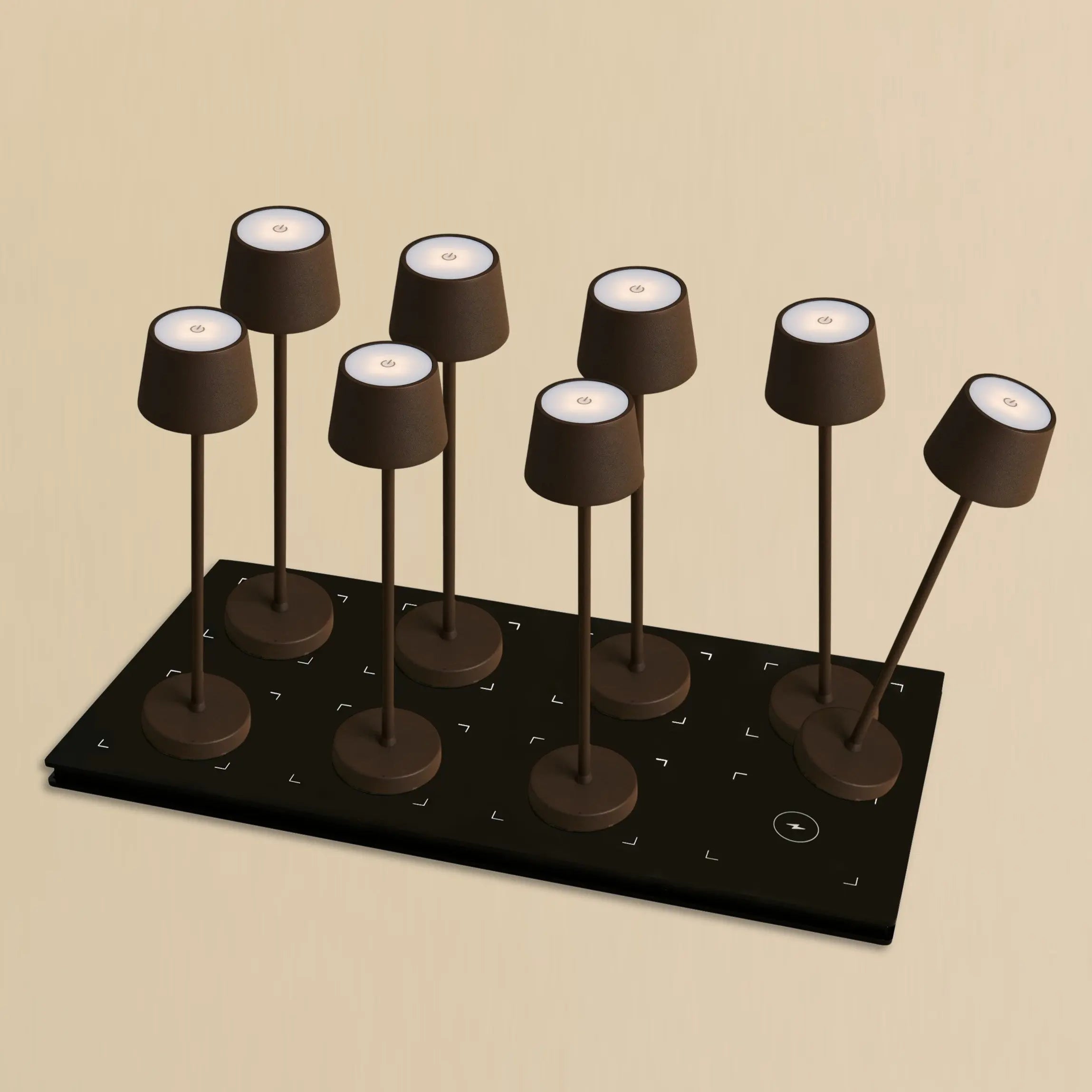 Combi Set Professional – 8 x Vondel Mini Mocha Brown Rechargeable Table Lamps & 1 x Central Station Wireless Charging Station with Q1-Technology – Perfect for Restaurants, Hospitality & Hotels Tavellio