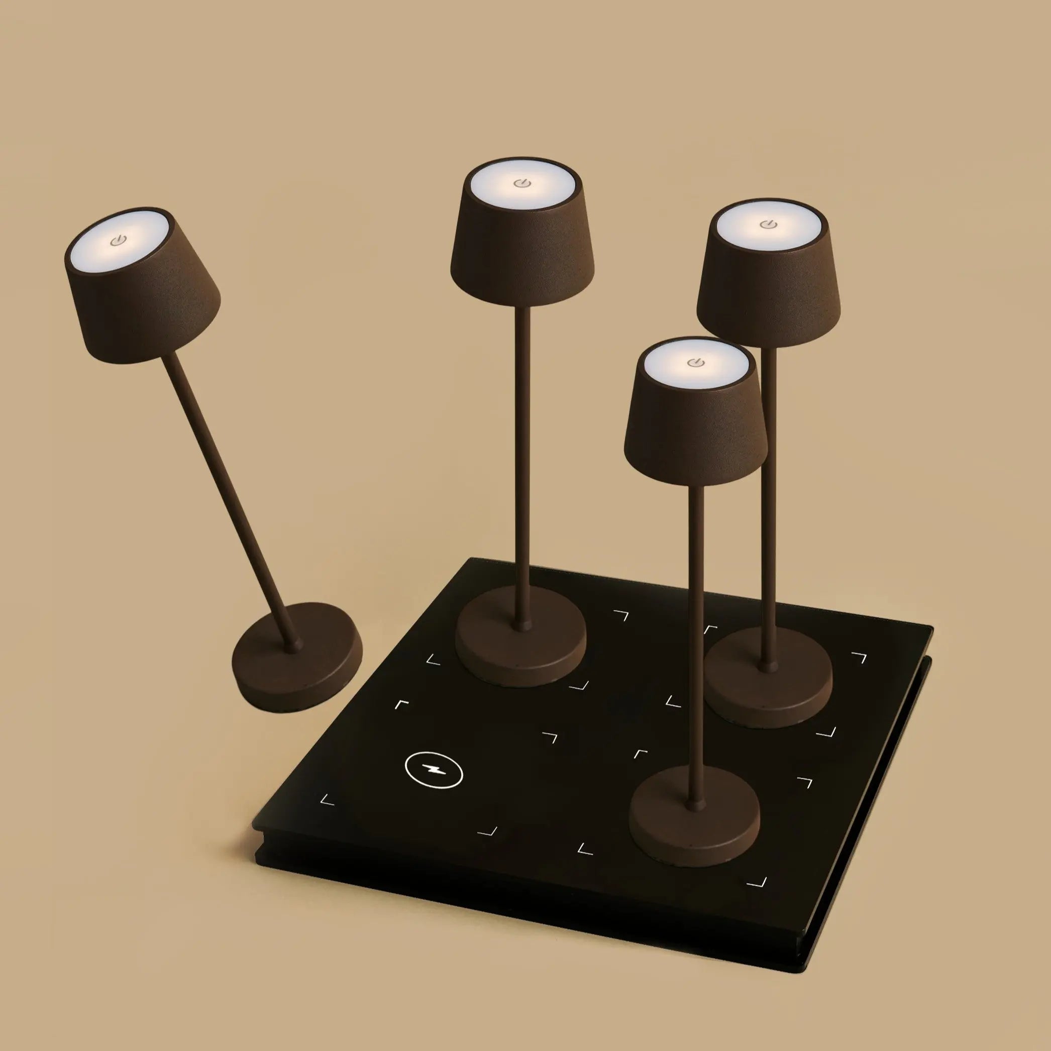 Combi Set Professional – 4 x Vondel Mini Mocha Brown Rechargeable Table Lamps & 1 x Amstel Wireless Charging Station with Q1-Technology Tavellio