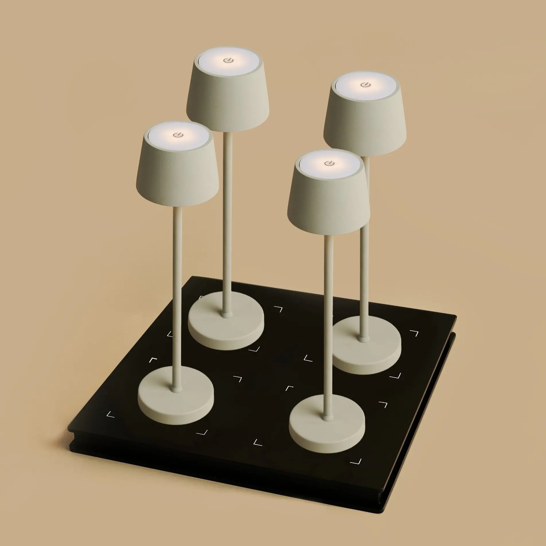 Combi Set Professional – 4 x Vondel Mini Shadow Grey Rechargeable Table Lamps & 1 x Amstel Wireless Charging Station with Q1-Technology – Perfect Lamps for Restaurants, Hospitality & Hotels Tavellio