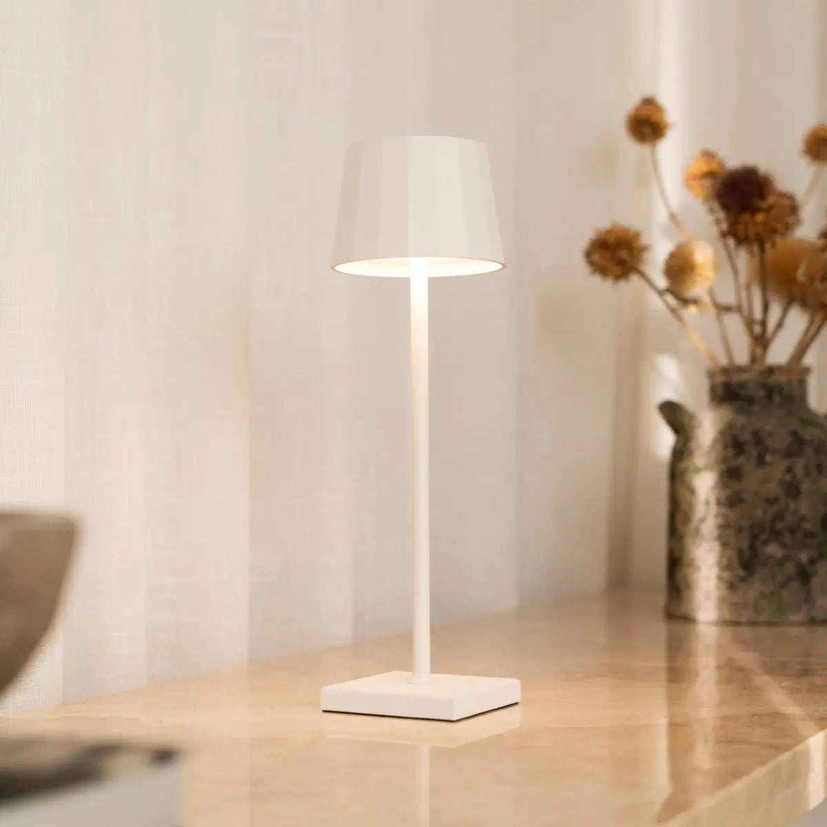 William White Rechargeable Table Lamp – Cordless, Dimmable, 120-Hour Battery Life Tavellio