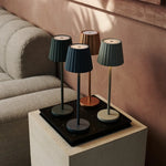 Maya Schaduw Grey Ribbed Table Lamp Made of Iron – Dimmable Lamp & 3 Light Modes, Rechargeable via Wireless Charging Station Tavellio