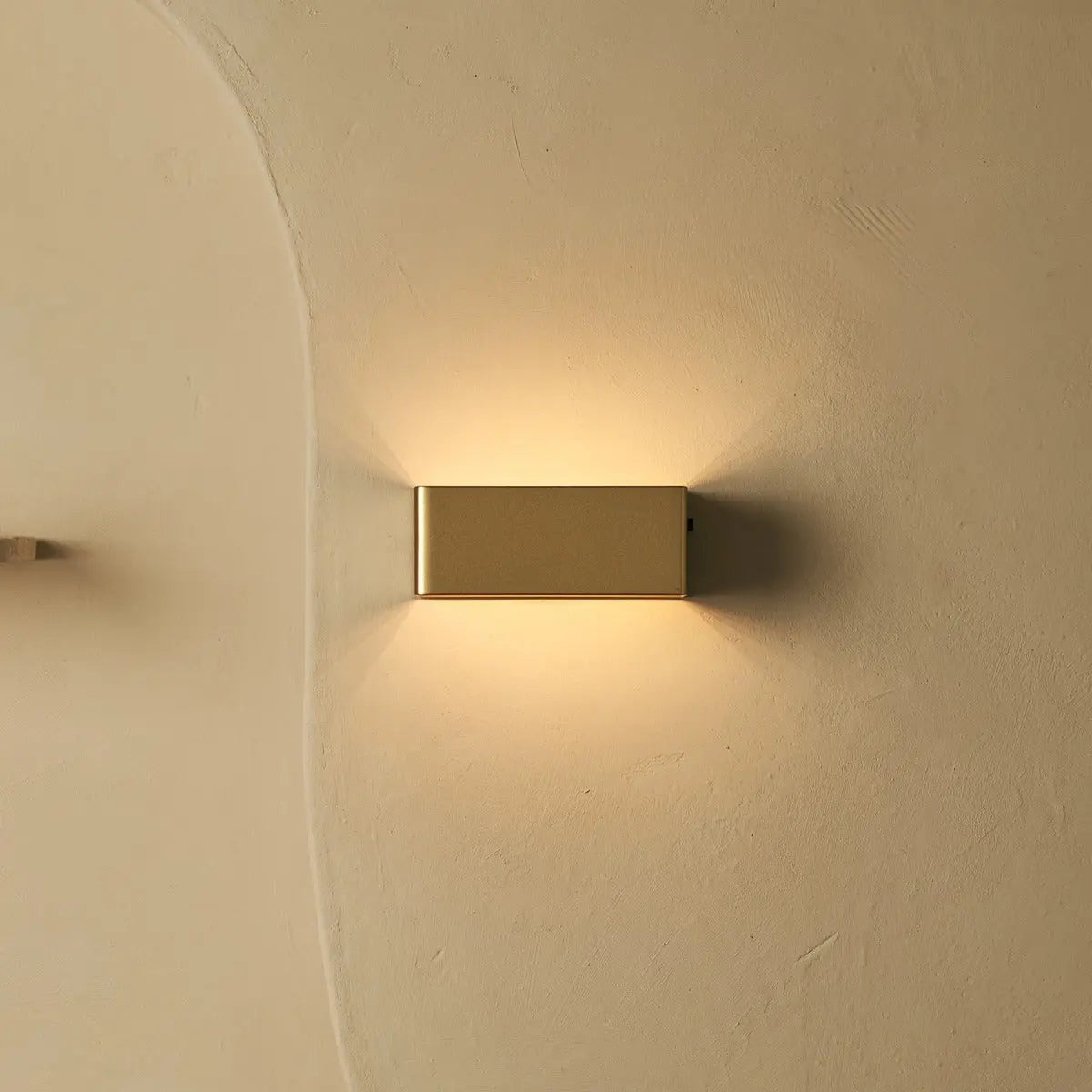 Tessa Gold Cordless Wall Lamp including Remote Control, 20 Light Modes, Dimmable, Magnetic Suspension System & with Motion Sensor