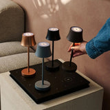 De Pijp Mini Copper Rechargeable Table Lamp – Wireless Charging, Dimmable Lamp & 3 Light Colors Tavellio
