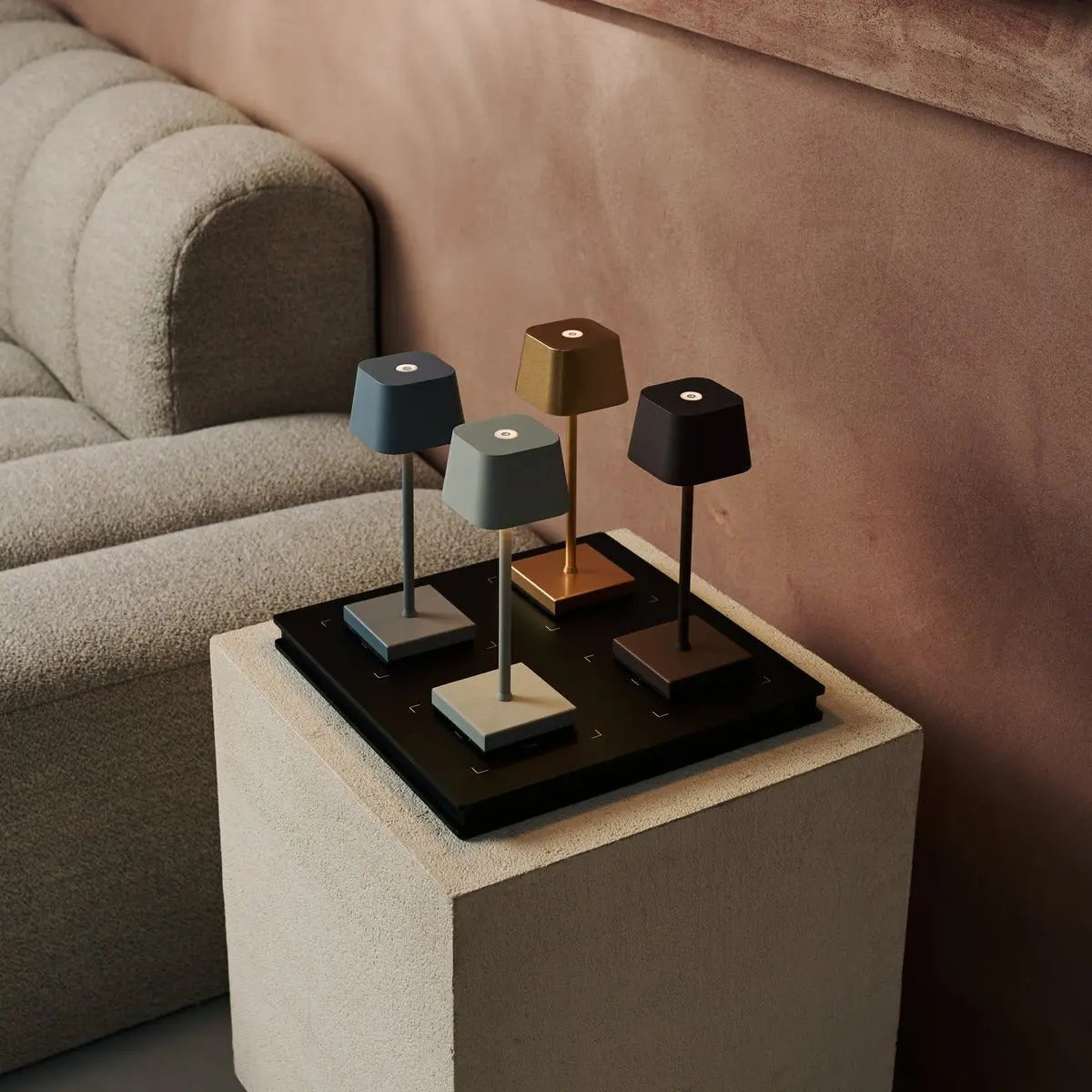 Sarphati Mini Shadow Grey Cordless Table Lamp Perfect for Hospitality Industry – Wireless Rechargeable via Charging Station, Dimmable Lamp & 3 Light Modes Tavellio