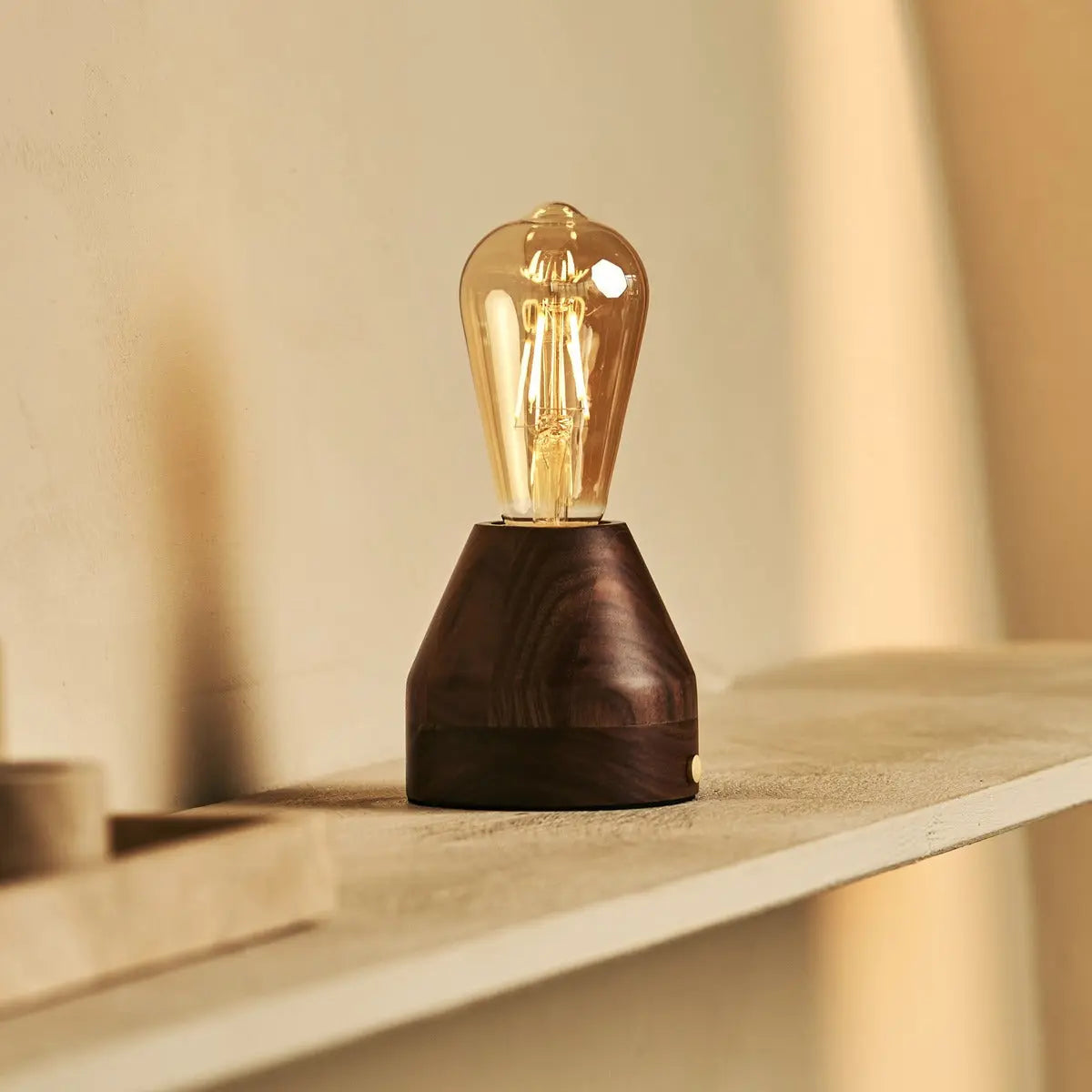 Zavi Walnut Rechargeable LED Table Lamp – Cordless, Dimmable, 100-Hour Battery Tavellio
