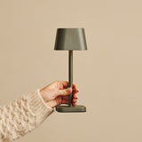 Professional Kombi-Set | 4 × Ava Olivgrün Tischlampen & Magnetisch Ladestation