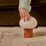 Coddé Medium Red Travertine Lampe de Table Rechargeable
