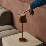 Combi Set Professional – 8 x Maya Copper Rechargeable Table Lamps & 1 x Central Station Wireless Charging Station with Qi-Technology – Perfect for Restaurants, Hospitality & Hotels Tavellio