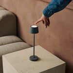 Combi Set Professional – 8 x Vondel Mini Mouse Grey Rechargeable Table Lamps & 1 x Central Station Wireless Charging Station with Q1-Technology – Perfect for Restaurants, Hospitality & Hotels Tavellio