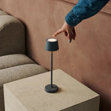 Combi Set Professional – 8 x Vondel Mini Mouse Grey Rechargeable Table Lamps & 1 x Central Station Wireless Charging Station with Q1-Technology – Perfect for Restaurants, Hospitality & Hotels Tavellio