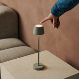 Combi Set Professional – 8 x Vondel Mini Shadow Grey Rechargeable Table Lamps & 1 x Central Station Wireless Charging Station with Q1-Technology – Perfect for Restaurants, Hospitality & Hotels Tavellio