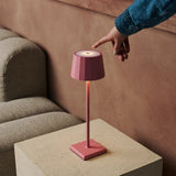 Combi Set Professional – 8 x Wouter Flamingo Pink Rechargeable Table Lamps & 1 x Central Station Wireless Charging Station with Qi-Technology – Perfect for Restaurants, Hospitality & Hotels Tavellio