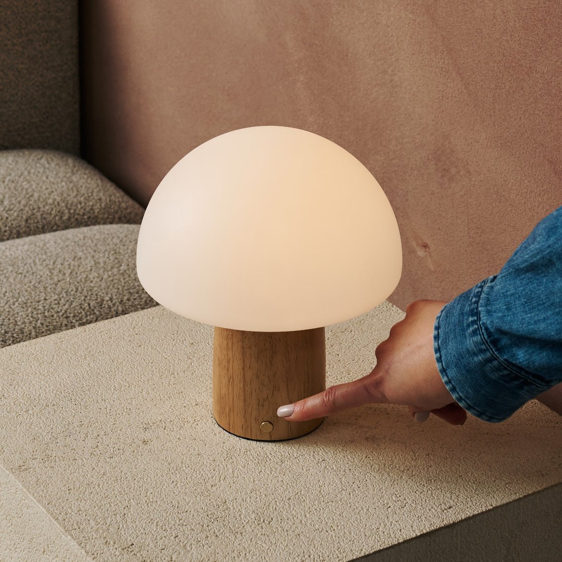 Mia Hellbraun stilvolle Holztischlampe mit Dimmer – Holz, funktional und dezent