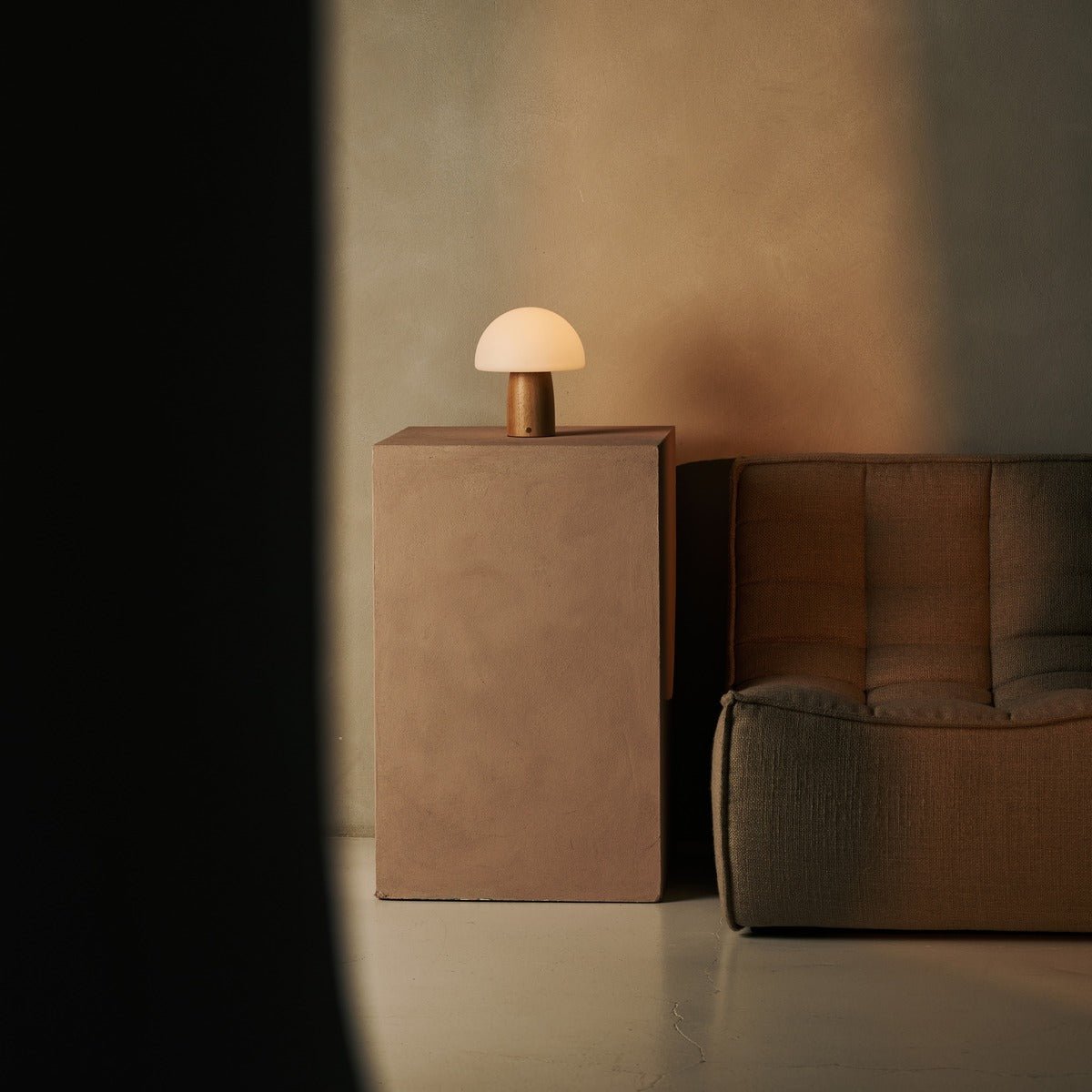 Mia Hellbraun stilvolle Holztischlampe mit Dimmer – Holz, funktional und dezent