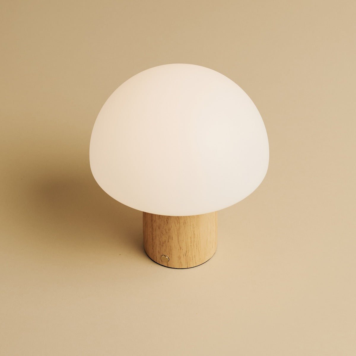 Mia Hellbraun stilvolle Holztischlampe mit Dimmer – Holz, funktional und dezent