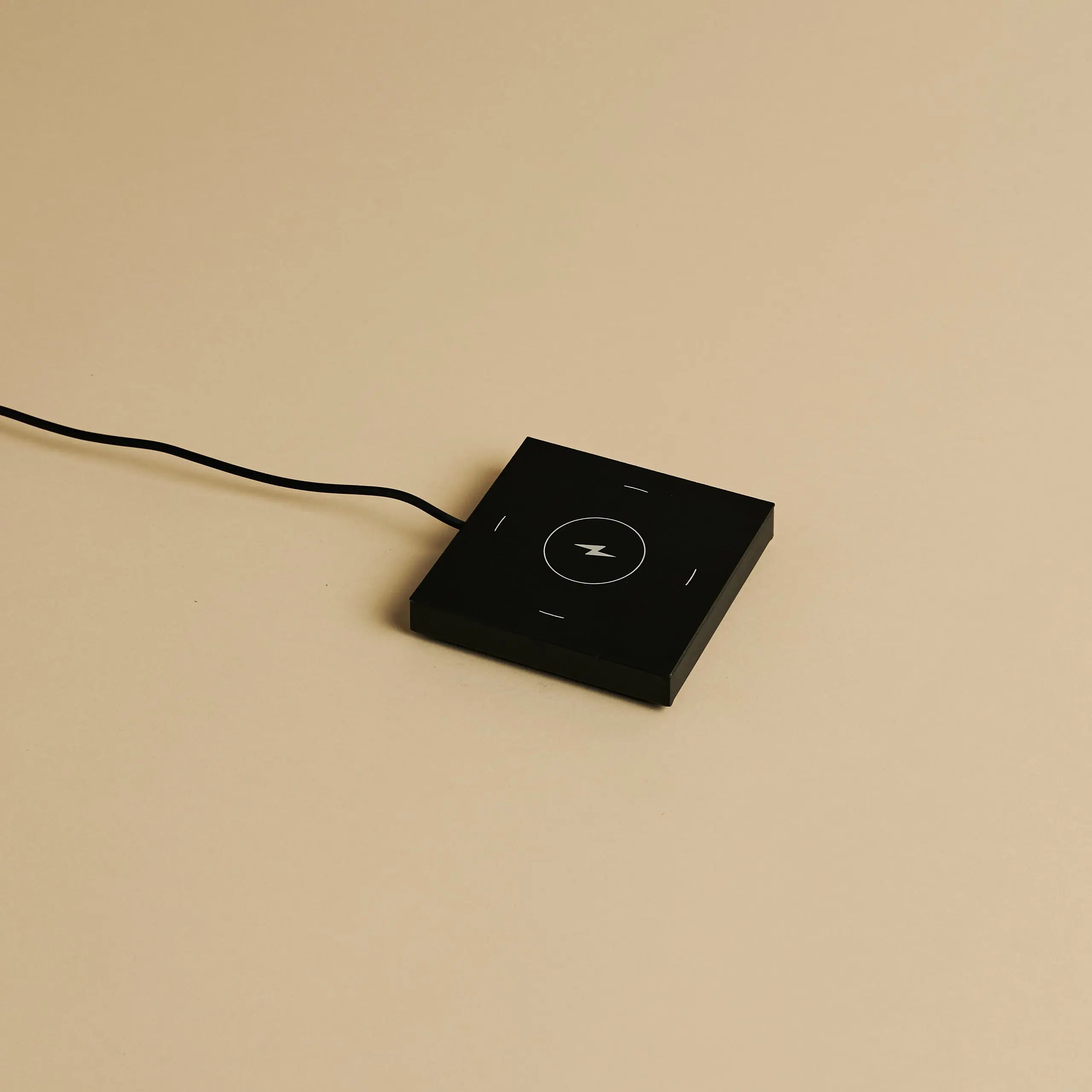 Dam Square Professional Wireless Charging Station with 1 Charging Port – Easy & Functional with Qi-Technology Tavellio
