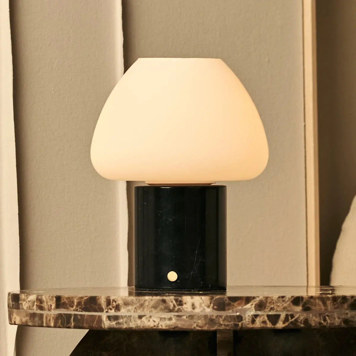 Ostade Black / Nero Marquina – Unique Marble Rechargeable Table Lamp with 3 Light Colors & Dimming Function Tavellio