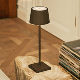 Lampe de table rechargeable Wouter Marron Moka – Chargement sans fil, intensité variable, autonomie de 120 heures