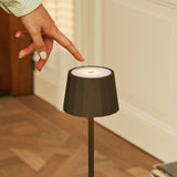 Ensemble combiné professionnel – 4 lampes de table rechargeables Wouter Marron Mokka et 1 station de charge sans fil Amstel avec technologie Qi – Idéal pour les restaurants, l'hôtellerie et les hôtels