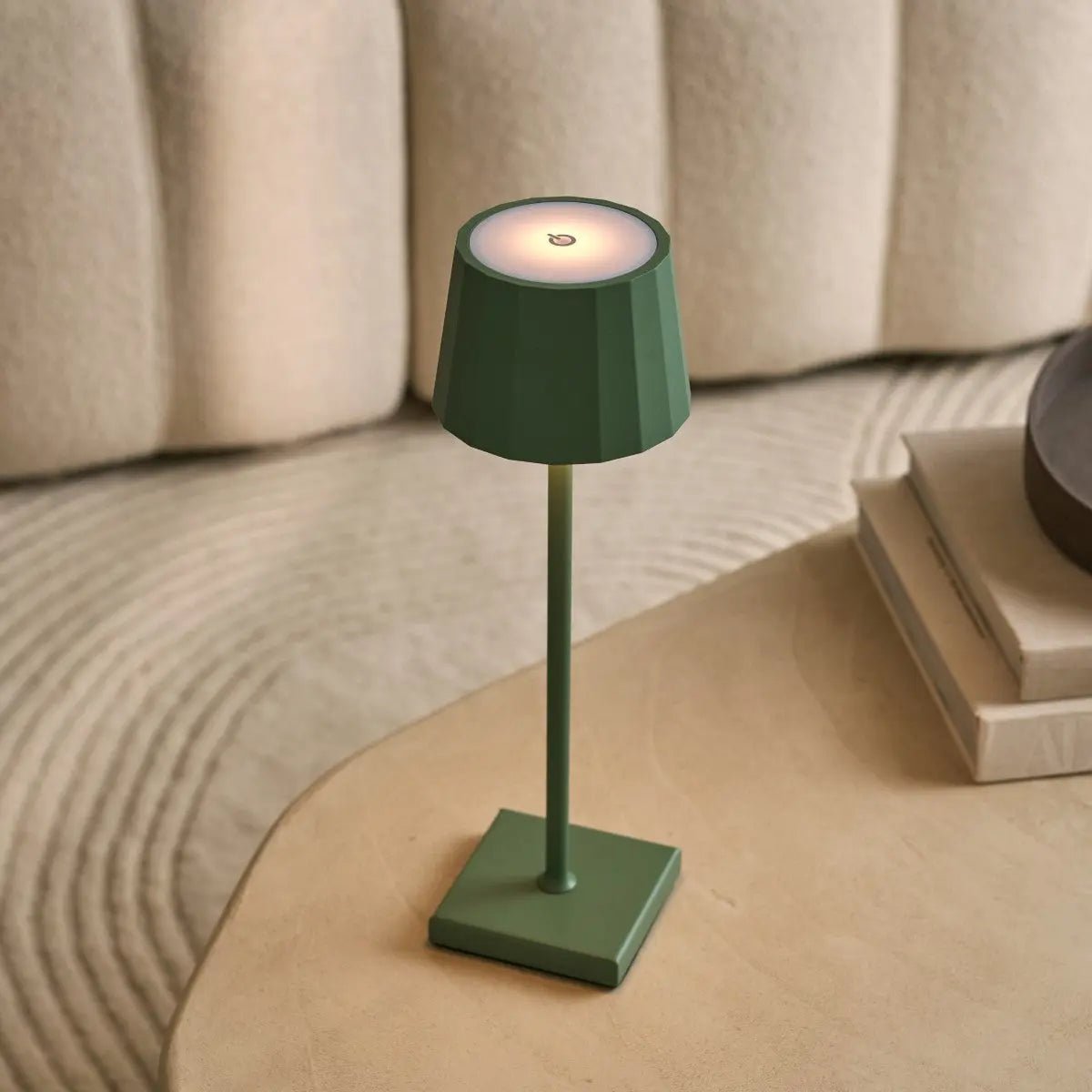 Combi Set Professional – 8 x Wouter Sage Green Rechargeable Table Lamps & 1 x Central Station Wireless Charging Station with Qi-Technology – Perfect for Restaurants, Hospitality & Hotels Tavellio
