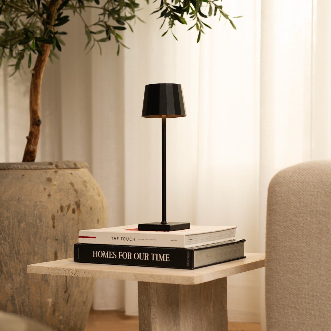 William Black Rechargeable Iron Table Lamp – 120-Hour Battery, Dimmable, USB-C Charging Tavellio