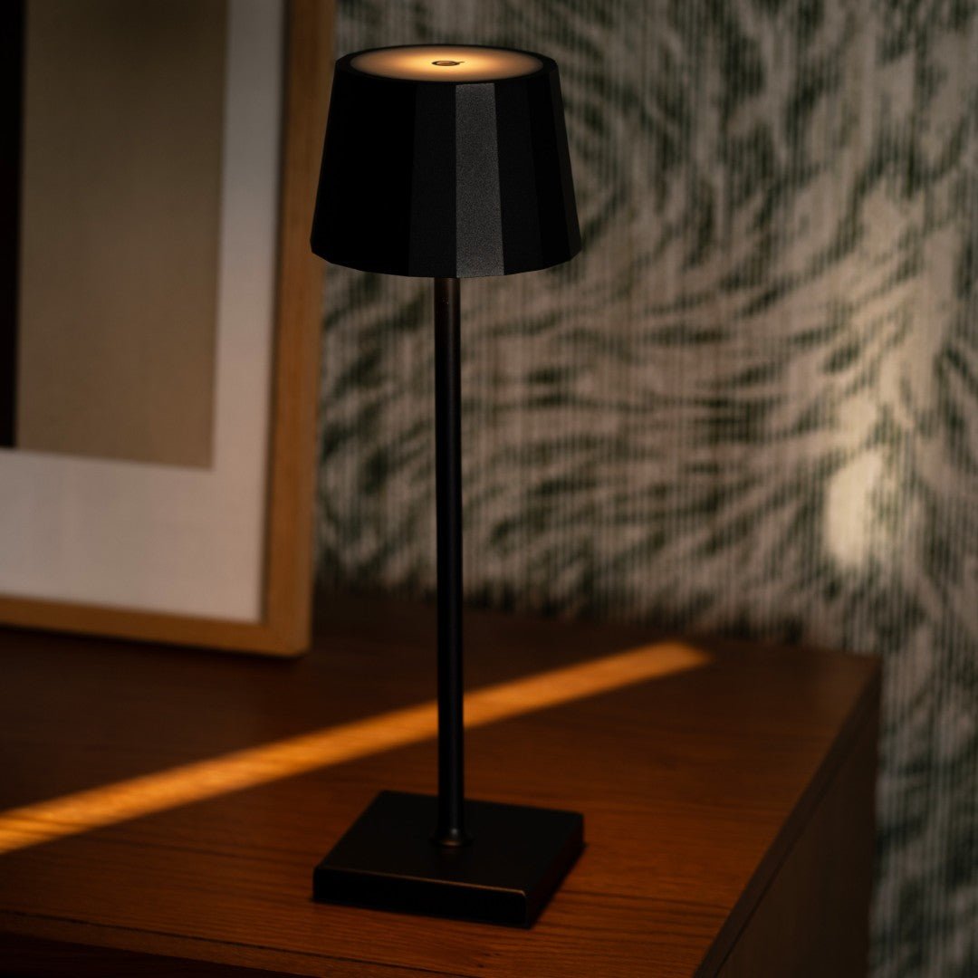 William Black Rechargeable Iron Table Lamp – 120-Hour Battery, Dimmable, USB-C Charging Tavellio