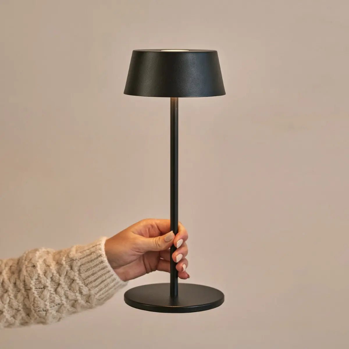 Hugo Midnight Black Rechargeable Table Lamp - Dimmable, Stylish & Cordless Tavellio