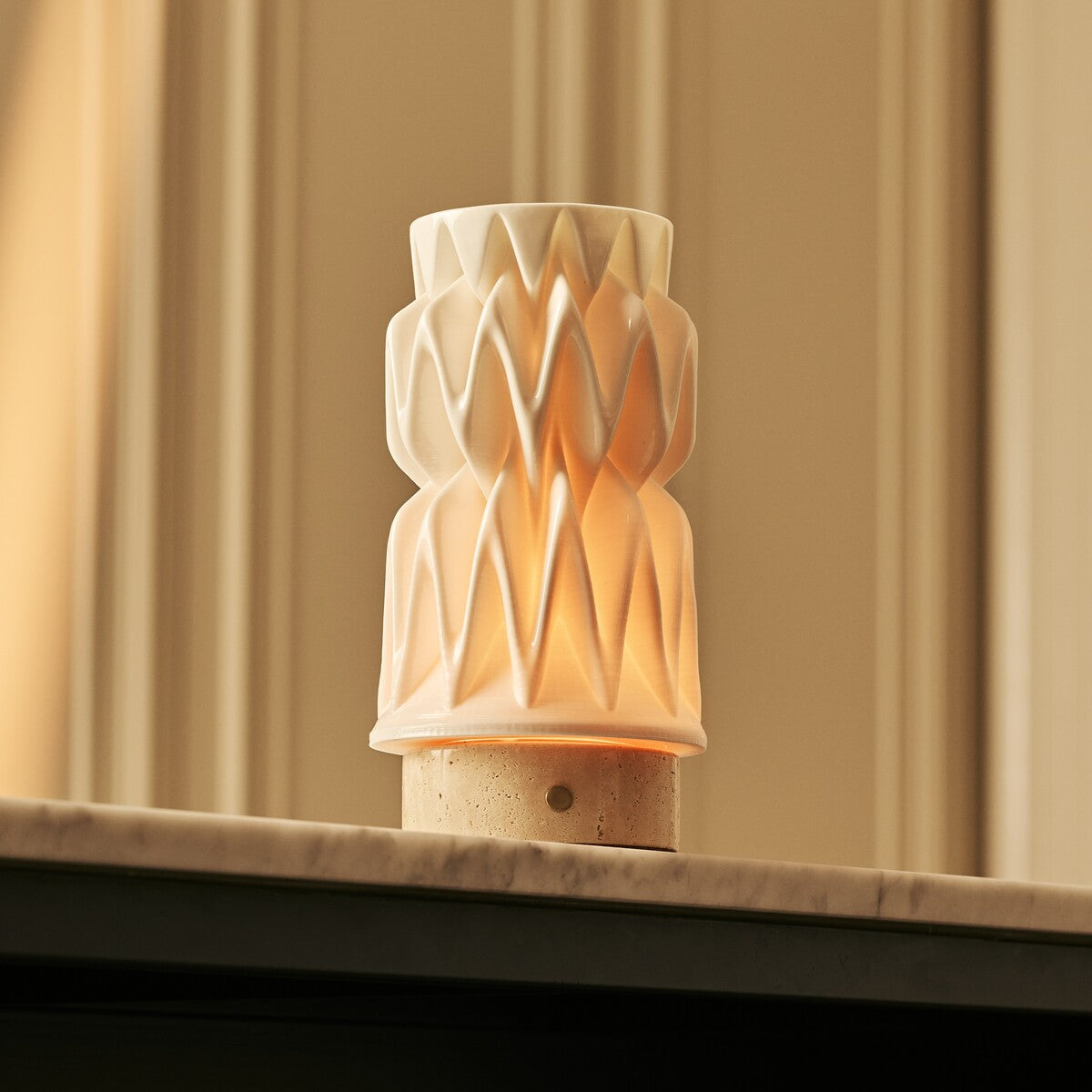 Vento Beige – Travertino Classico Travertine Rechargeable Table Lamp | 3D-Printed Porcelain, Dimmable & 3 Light Modes
