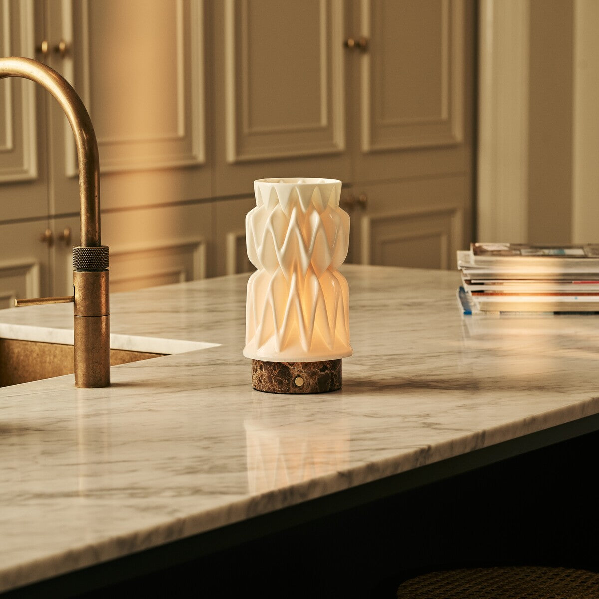 Vento Dark Brown – Emperador Dark Marble Rechargeable Table Lamp | 3D-Printed Porcelain, Dimmable & 3 Light Modes