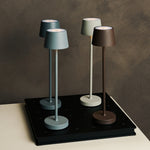Combi Set Professional – 4 x Vondel Mini Mocha Brown Rechargeable Table Lamps & 1 x Amstel Wireless Charging Station with Q1-Technology – Perfect for Restaurants, Hospitality & Hotels Tavellio