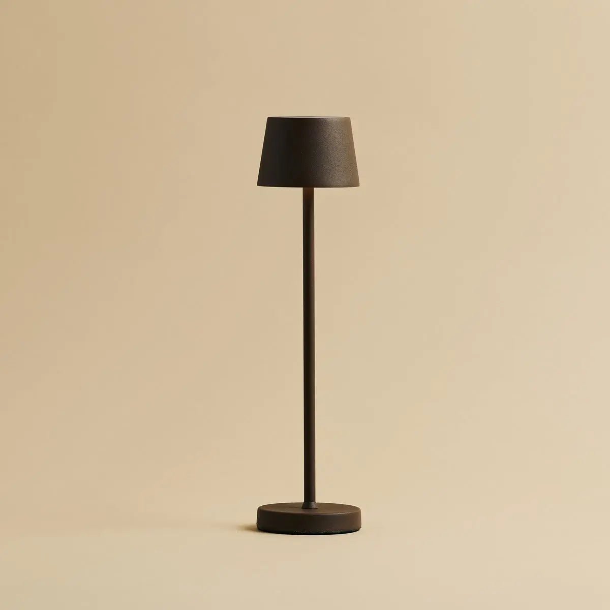 Combi Set Professional – 8 x Vondel Mini Mocha Brown Rechargeable Table Lamps & 1 x Central Station Wireless Charging Station with Q1-Technology Tavellio
