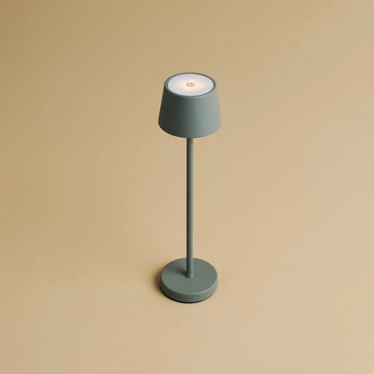 Combi Set Professional – 8 x Vondel Mini Mouse Grey Rechargeable Table Lamps & 1 x Central Station Wireless Charging Station with Q1-Technology – Perfect for Restaurants, Hospitality & Hotels Tavellio