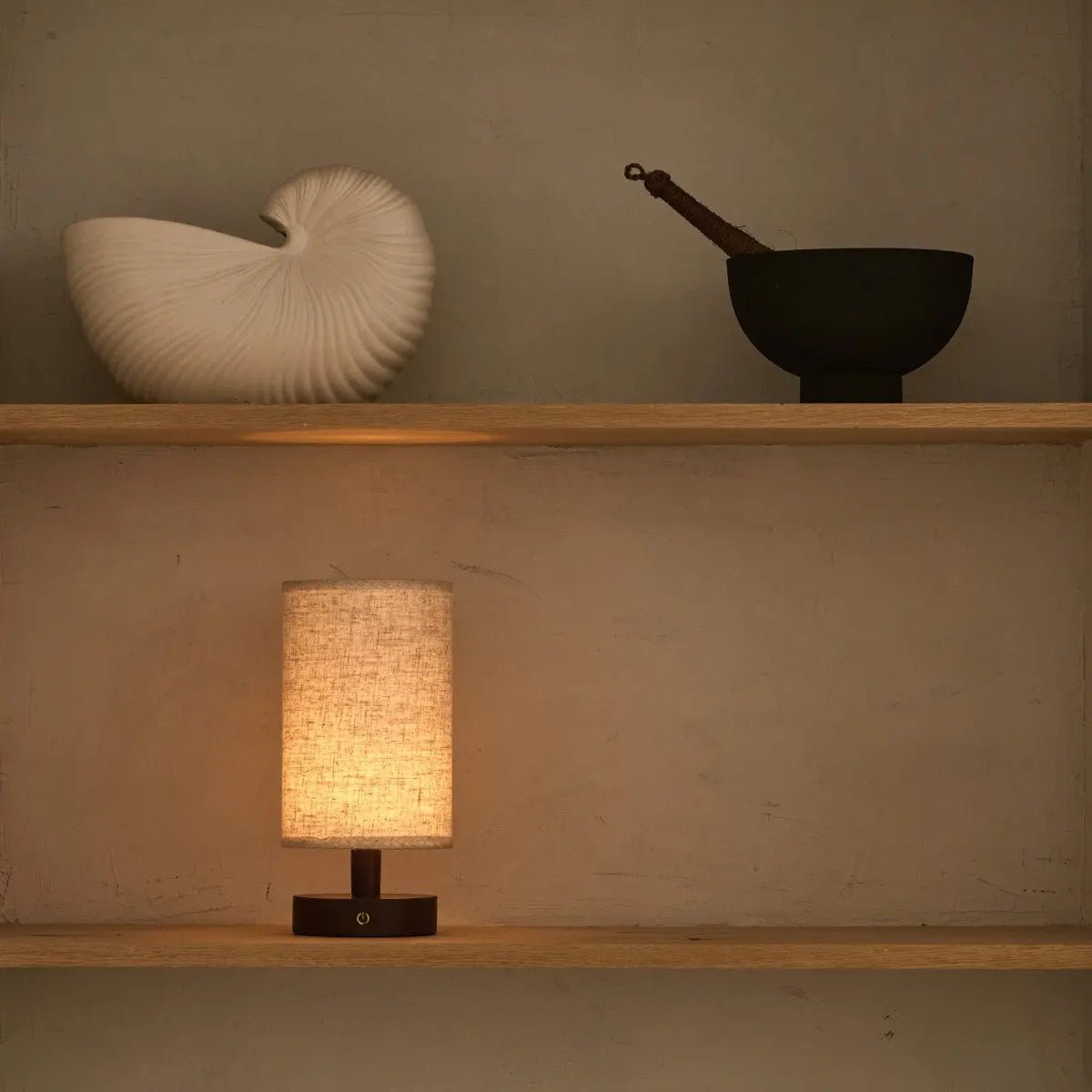 Ben Wooden Dark Brown Table Lamp – Rechargeable, Dimmable, USB-C Powered Tavellio