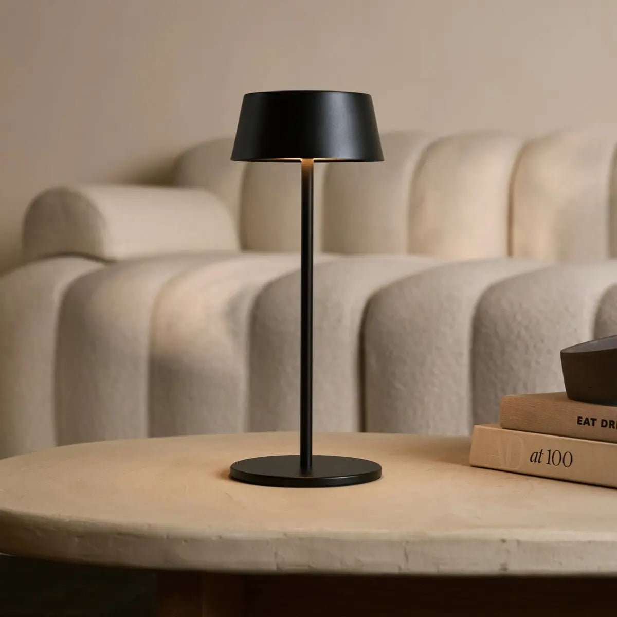 Hugo Midnight Black Rechargeable Table Lamp - Dimmable, Stylish & Cordless Tavellio