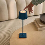 Combi Set Professional – 8 x Wouter Delftware Blue Rechargeable Table Lamps & 1 x Central Station Wireless Charging Station with Qi-Technology – Perfect for Restaurants, Hospitality & Hotels Tavellio