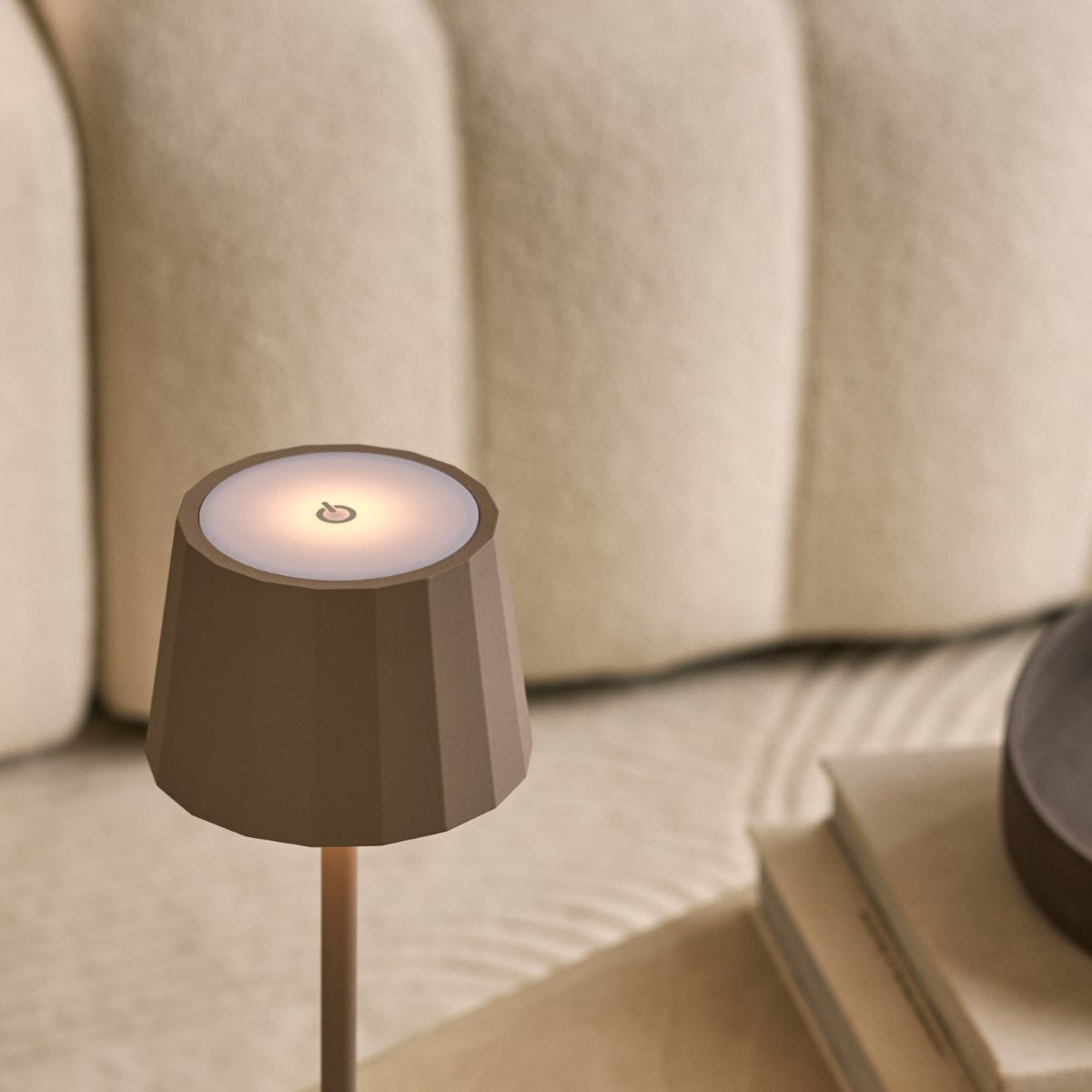 Wouter Koala Brown Rechargeable Table Lamp – Wireless Charging, Dimmable, 120-Hour Battery Life
